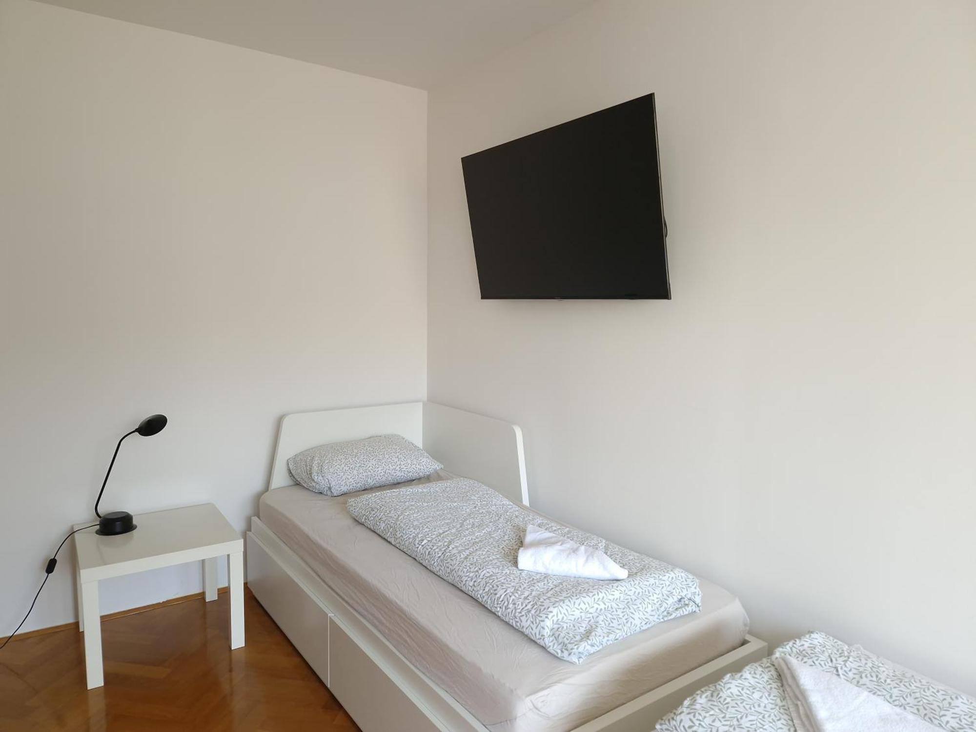 Heart Of With Free Parking Apartment